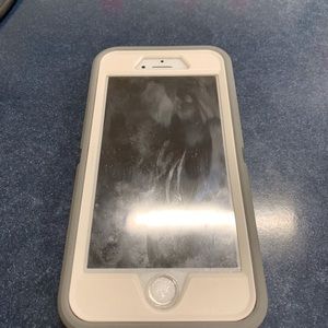 I’m selling an iPhone 7 for 200 and it’s brand new